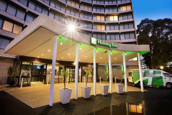holiday-inn-melbourne-airport-01.jpg