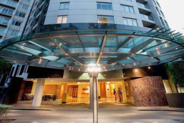 quay-west-suites-melbourne-01.jpg